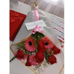 Rosas y Gerberas