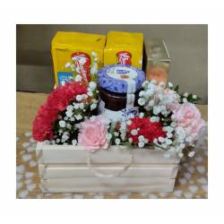 Caja Con  Flores y Dulces