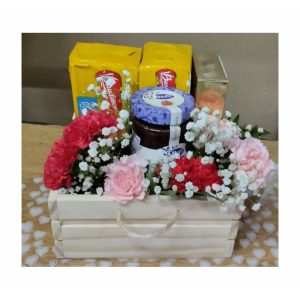 Caja Con Flores y Frutas