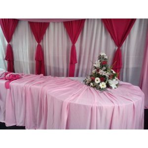 Centro para mesa de tortas Rosas y Gerberas