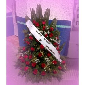 Ofrenda Palma en Rosas Importadas